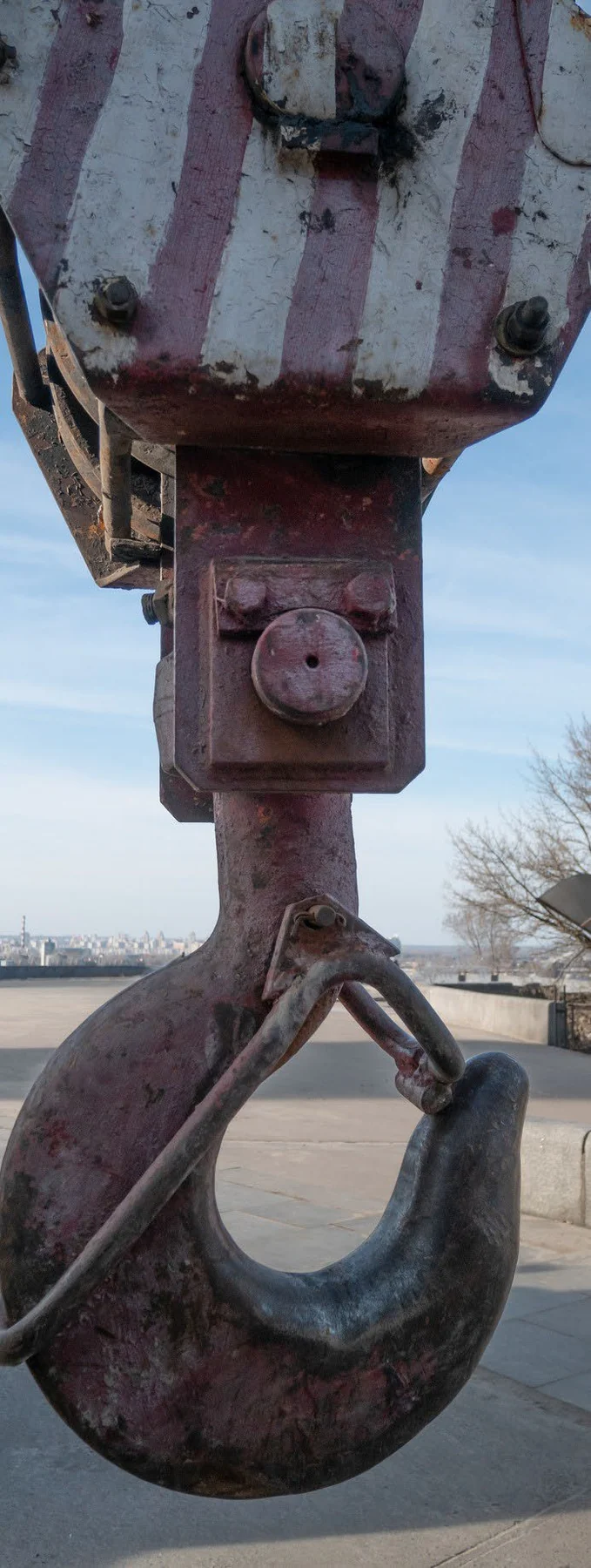 Heavy lifting hook for industrial asset work